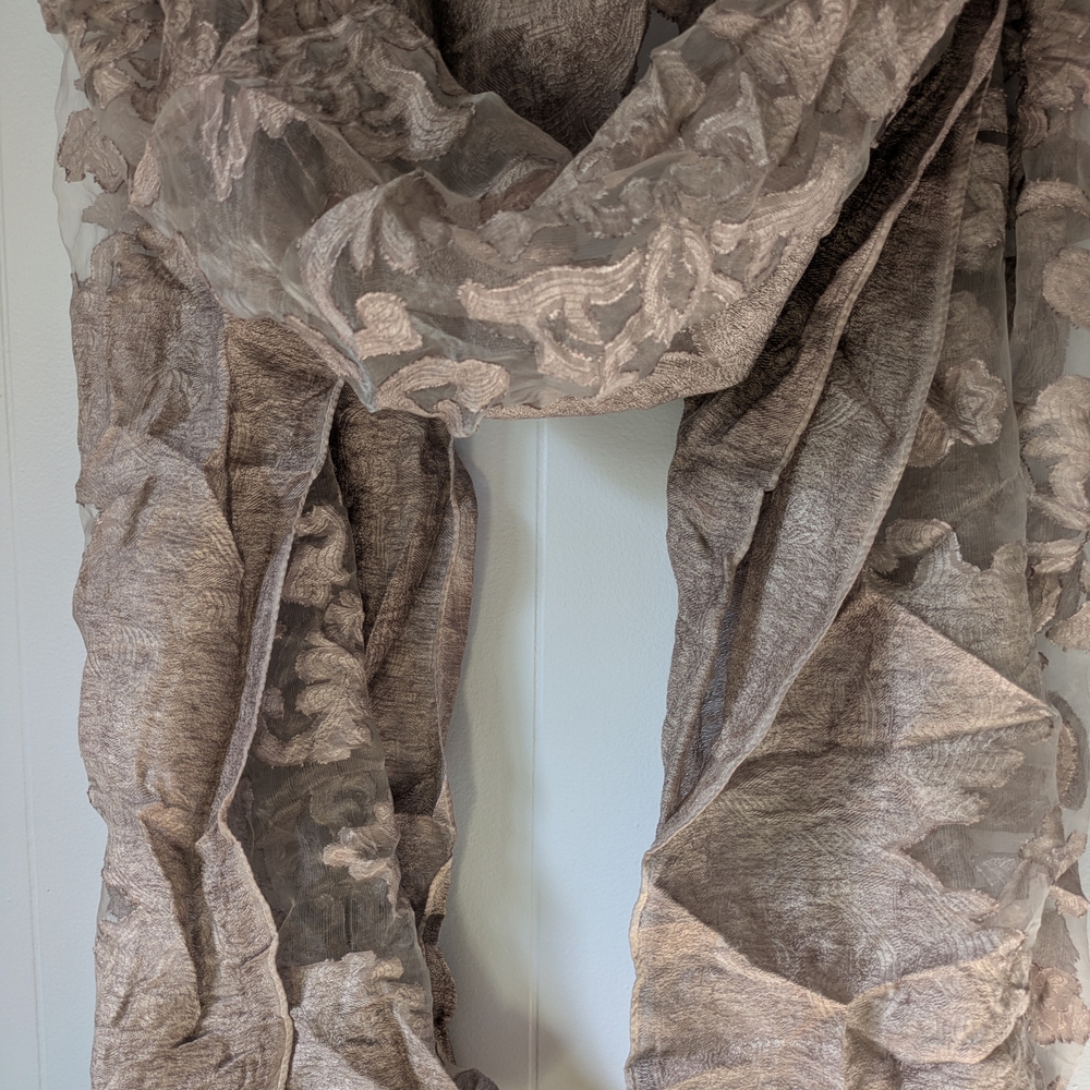 Chic Textured Scarf in Mauve